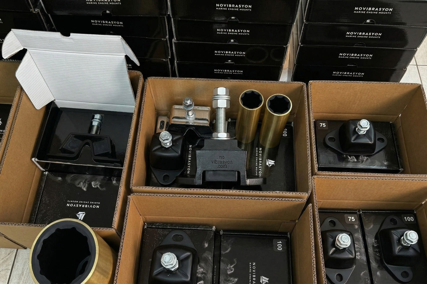 Novibrasyon Marin engine mounts for Cummins 5.9L diesel engines, featuring M20 studs and heavy-duty black rubber construction.