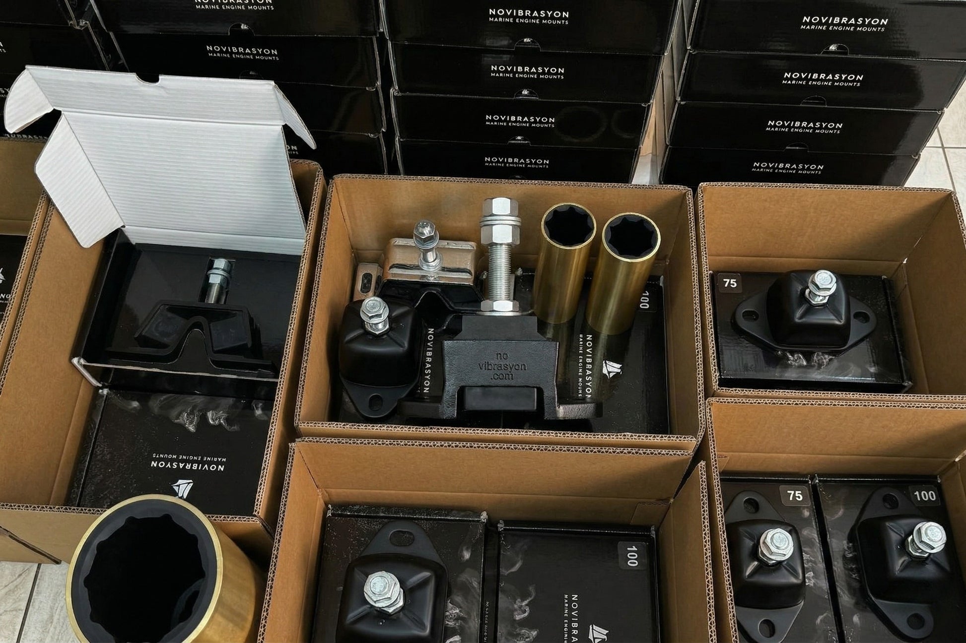 Novibrasyon Marin engine mounts for Cummins 5.9L diesel engines, featuring M20 studs and heavy-duty black rubber construction.