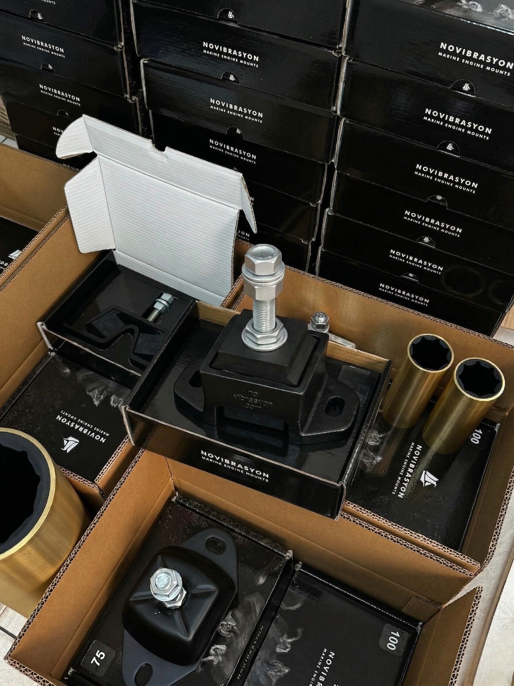 Novibrasyon Marin engine mounts for Cummins 5.9L diesel engines, M20 stud, heavy-duty black rubber and metal construction.